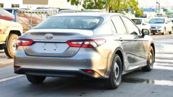 Toyota Camry LE 2.5L basic option 2022