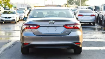 Toyota Camry LE 2.5L basic option 2022