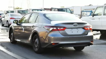 Toyota Camry LE 2.5L basic option 2022