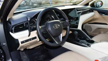 Toyota Camry LE 2.5L basic option 2022