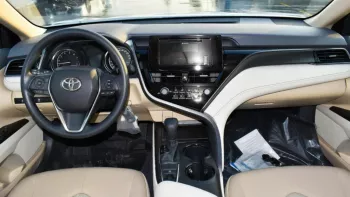 Toyota Camry LE 2.5L basic option 2022