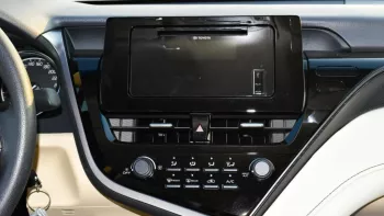 Toyota Camry LE 2.5L basic option 2022