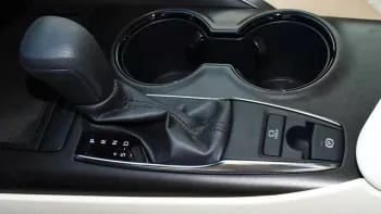 Toyota Camry LE 2.5L basic option 2022