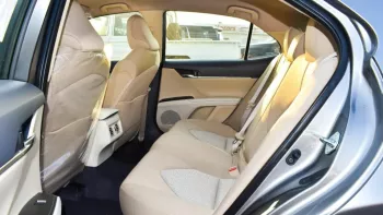 Toyota Camry LE 2.5L basic option 2022