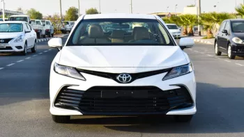 Toyota Camry LE 2.5L basic option 2023