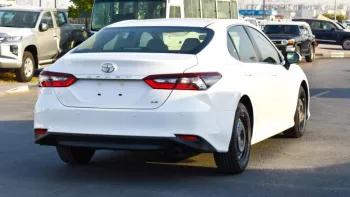 Toyota Camry LE 2.5L basic option 2023