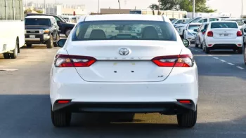 Toyota Camry LE 2.5L basic option 2023