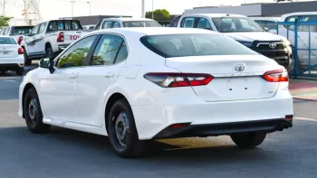 Toyota Camry LE 2.5L basic option 2023