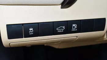 Toyota Camry LE 2.5L basic option 2023