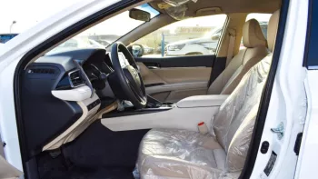 Toyota Camry LE 2.5L basic option 2023