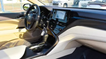 Toyota Camry LE 2.5L basic option 2023