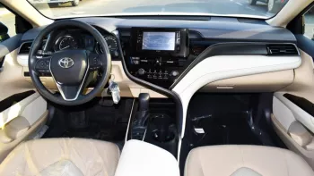 Toyota Camry LE 2.5L basic option 2023