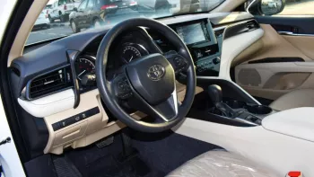 Toyota Camry LE 2.5L basic option 2023
