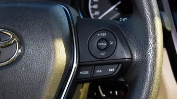 Toyota Camry LE 2.5L basic option 2023