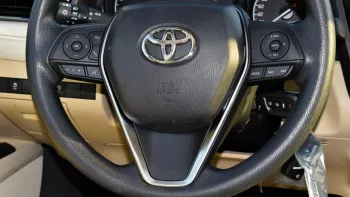 Toyota Camry LE 2.5L basic option 2023