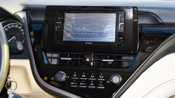 Toyota Camry LE 2.5L basic option 2023