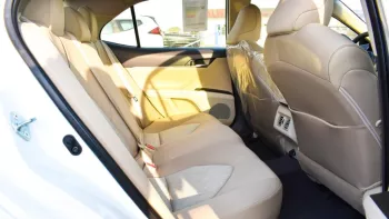Toyota Camry LE 2.5L basic option 2023