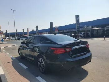 Nissan Maxima 3.5L 6Cyl 2017 Middle options