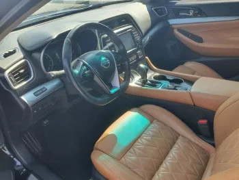 Nissan Maxima 3.5L 6Cyl 2017 Middle options