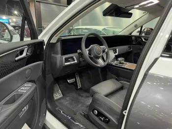 2023 Hongqi E-HS9