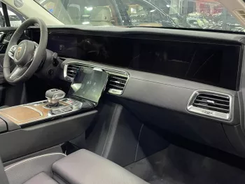 2023 Hongqi E-HS9