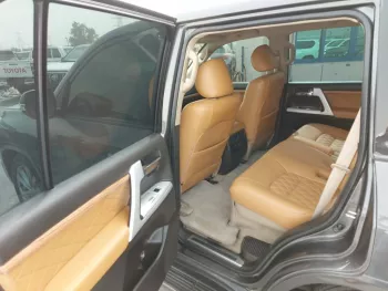 Toyota Land cruiser Model 2011 V6 Petrol