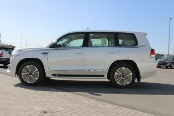 Toyota land cruiser 2021 5.7L