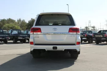 Toyota land cruiser 2021 5.7L