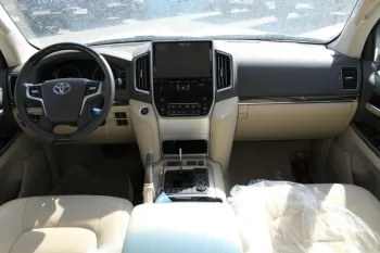 Toyota land cruiser 2021 5.7L