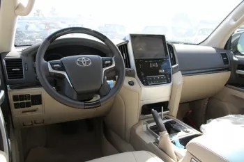 Toyota land cruiser 2021 5.7L