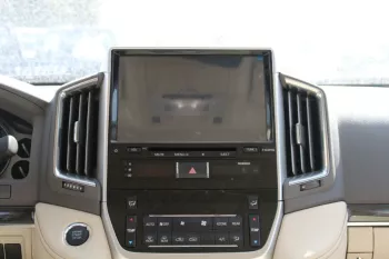 Toyota land cruiser 2021 5.7L