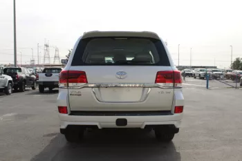 Toyota land Cruiser 2021 5.7L 5Doors
