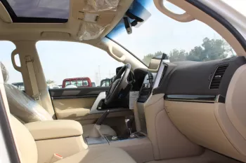 Toyota land Cruiser 2021 5.7L 5Doors