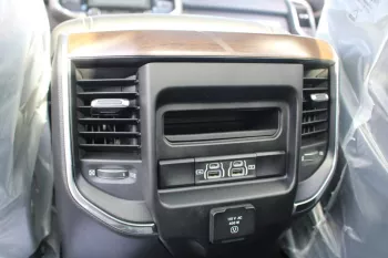 DODGE LARAMI 3.6L V6 PET DOUBLE CAB 4 X 4 PENT AUTO 2022