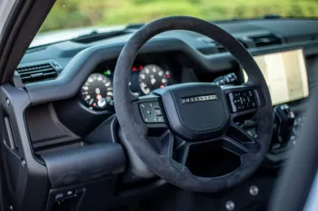Land Rover Defender V 8 2023