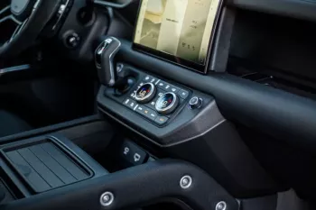 Land Rover Defender V 8 2023