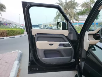 Land rover Defender P300 V4 2023