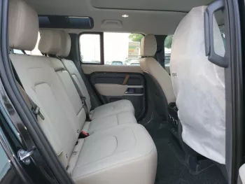 Land rover Defender P300 V4 2023