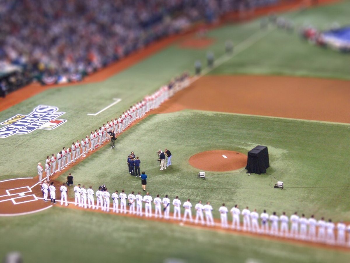 Pierwszy mecz World Series 2008 między Philadelphia Phillies (NL) a Tampa Bay Rays (AL) na stadionie Tropicana Field