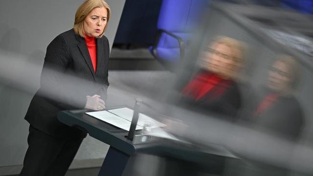 Rentenreform: Bärbel Bas verteidigt Rentenreform in Haushaltsdebatte