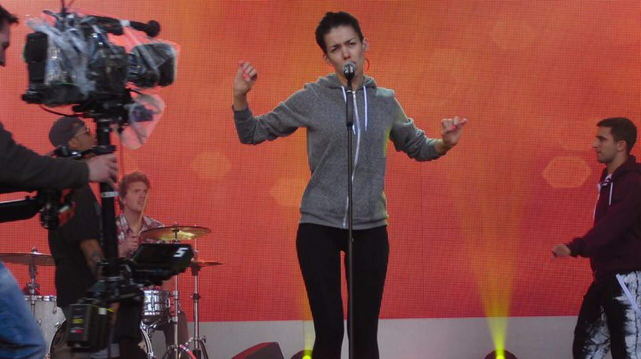 Frida Gold bei den Proben einen Tag vor ihrem Auftritt auf der Reeperbahn im Rahmen des Eurovision Song Contest (2011)