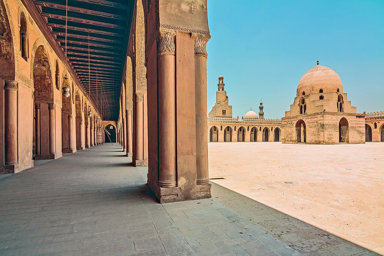 Patio de la mezquita de Ahmad ibn Tulun