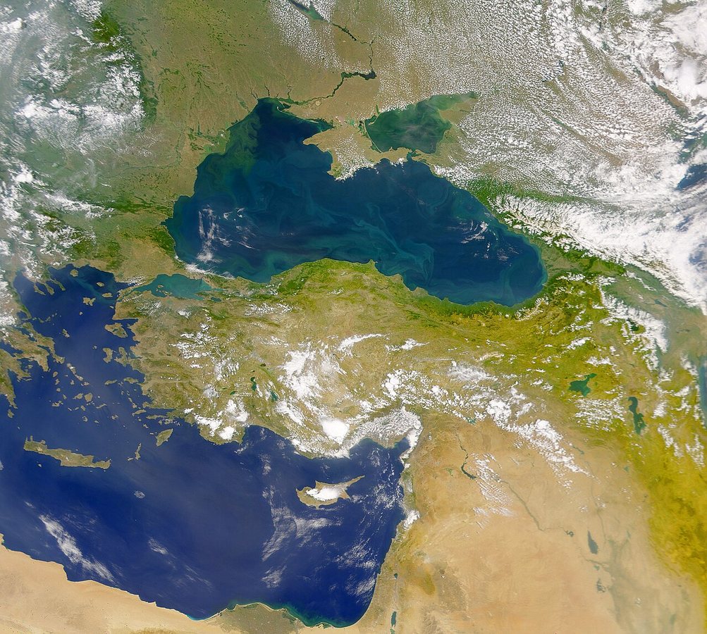 Guerra Russia-Ucraina, la Bulgaria: "Due navi colpite da droni nel Mar Nero, una è affondata. Inaccettabile"