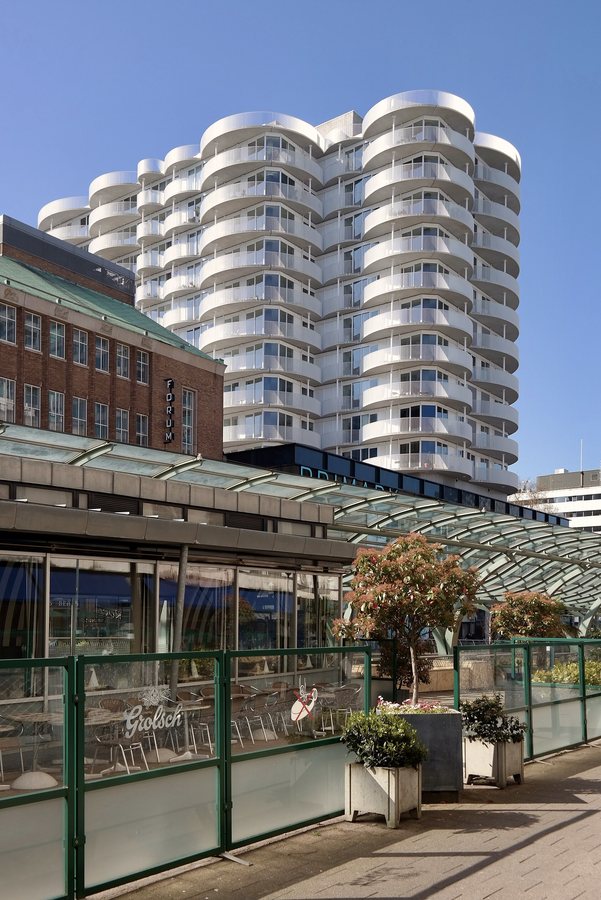 Addio a Elia Zenghelis, co-founder di OMA che ha insegnato l'architettura a tutto il mondo