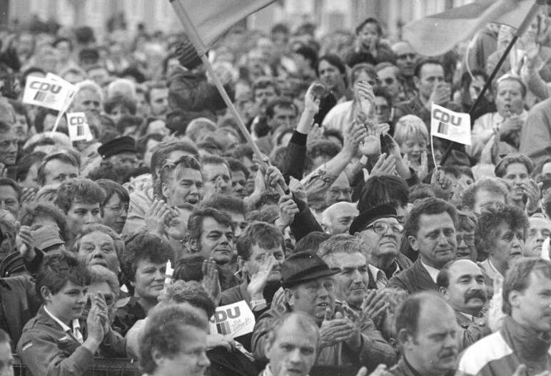 Historikerin sieht Parallelen zwischen heutiger Demokratiekrise und 1933