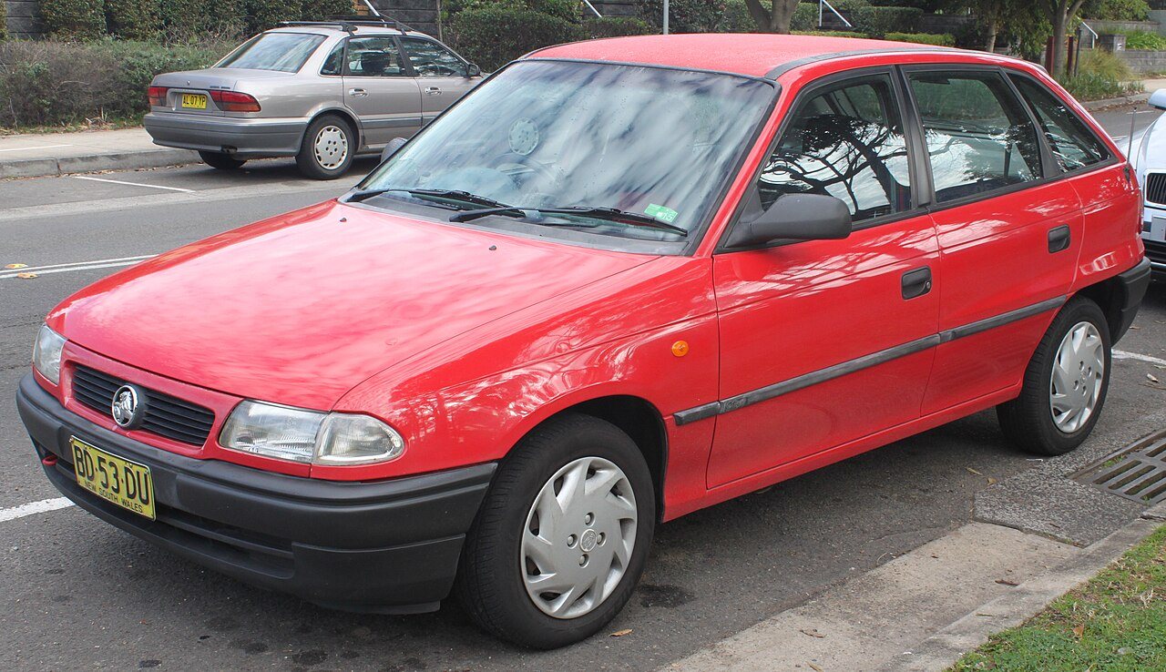 Holden Astra TR City de cinco puertas, 1998