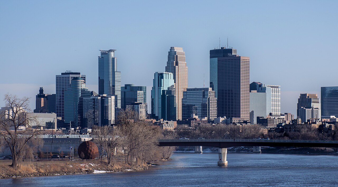 VIDEO. "Nous sommes dans une sorte de dystopie" : à Minneapolis, l'opération de la police de l'immigration vire à la chasse à l'homme