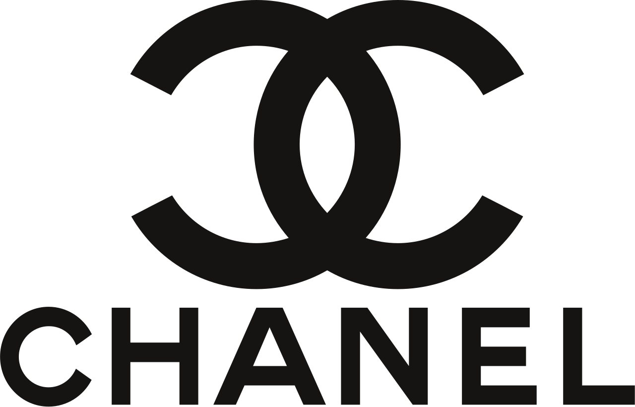 69-letnia dziewczyna Bonda na pokazie Chanel. Co za klasa