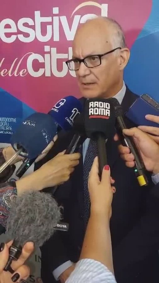 Abbonamento ai mezzi a 50 euro per tutti: Gualtieri propone di spostare 5 miliardi delle accise dal diesel
