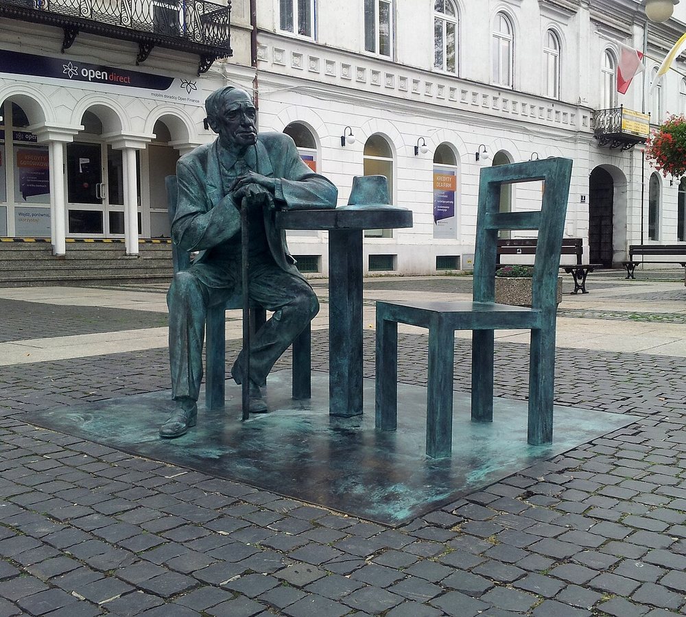 Monument à Leszek Kołakowski à Radom, Pologne